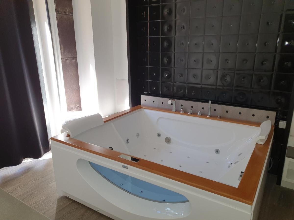 Emphasis Suites & Rooms Κάλιαρι Εξωτερικό φωτογραφία