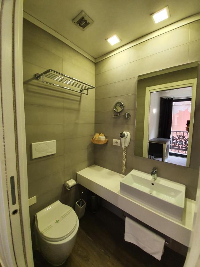 Emphasis Suites & Rooms Κάλιαρι Εξωτερικό φωτογραφία