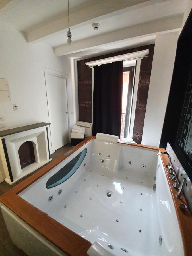 Emphasis Suites & Rooms Κάλιαρι Εξωτερικό φωτογραφία