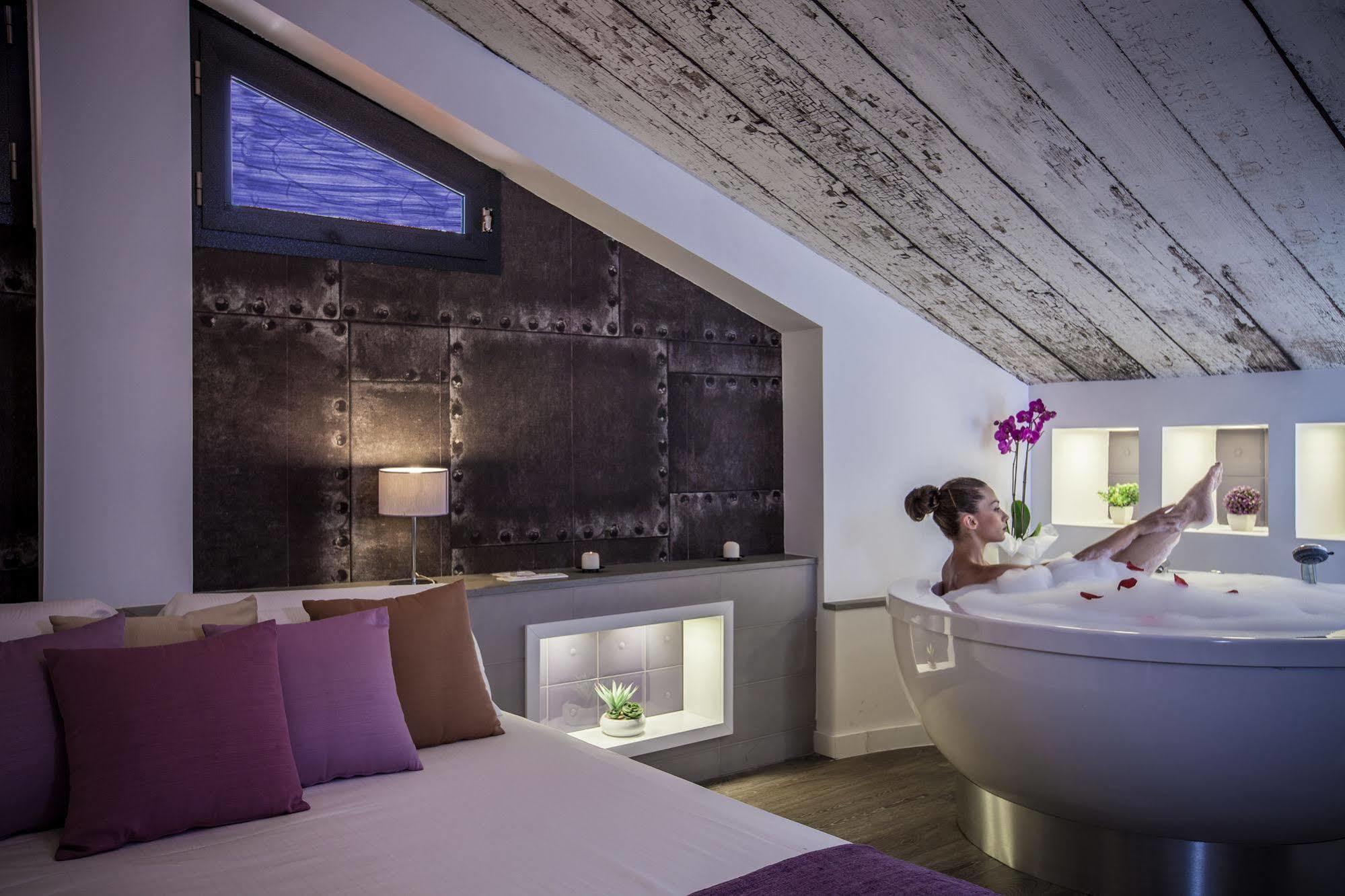 Emphasis Suites & Rooms Κάλιαρι Εξωτερικό φωτογραφία