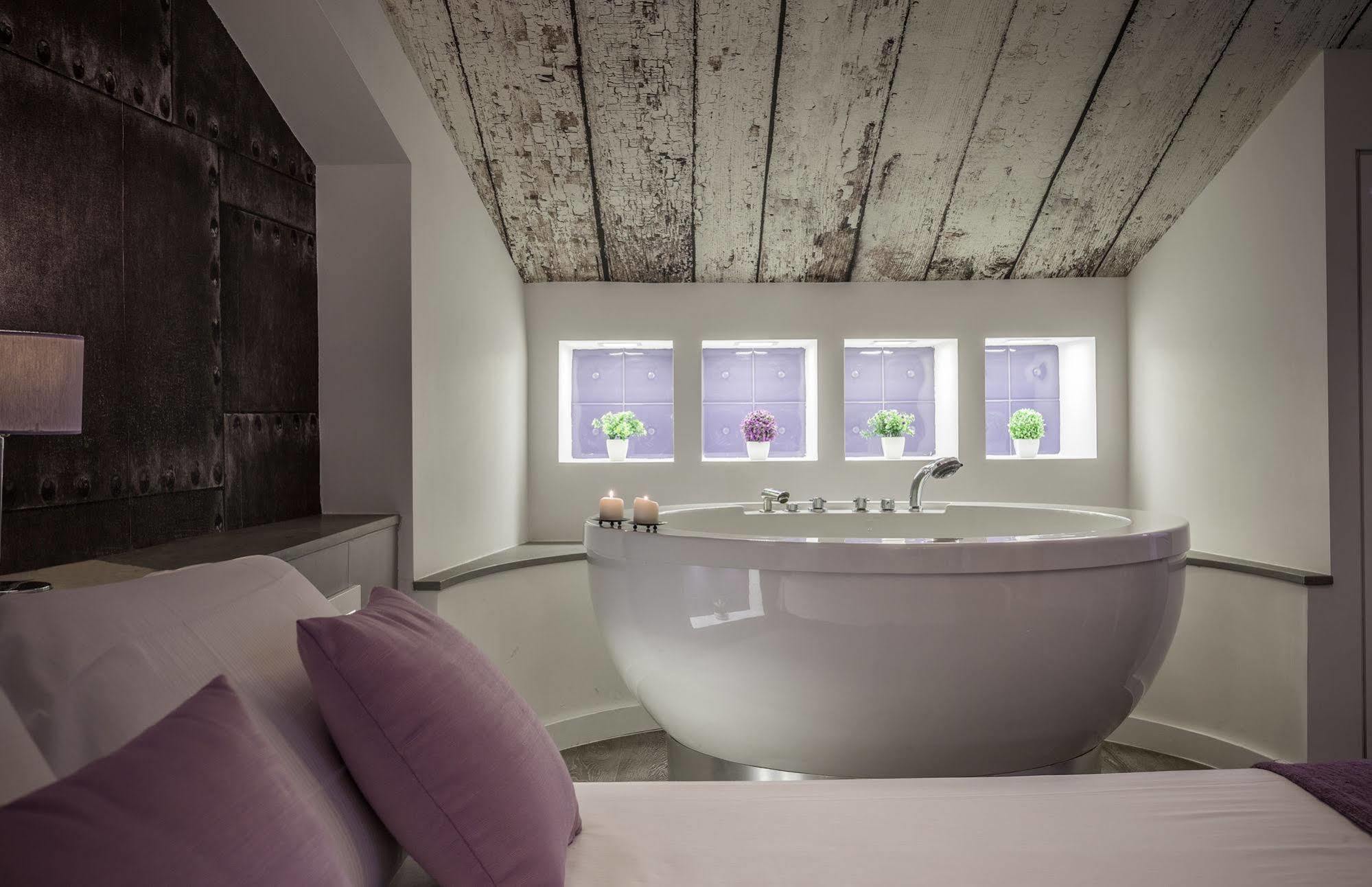 Emphasis Suites & Rooms Κάλιαρι Εξωτερικό φωτογραφία